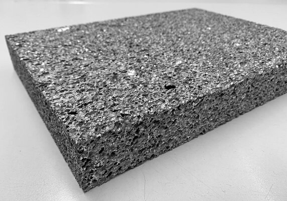 image of the material 'Geschlossenzelliger Aluminiumschaum (schmelzmetallurgisches Verfahren)'