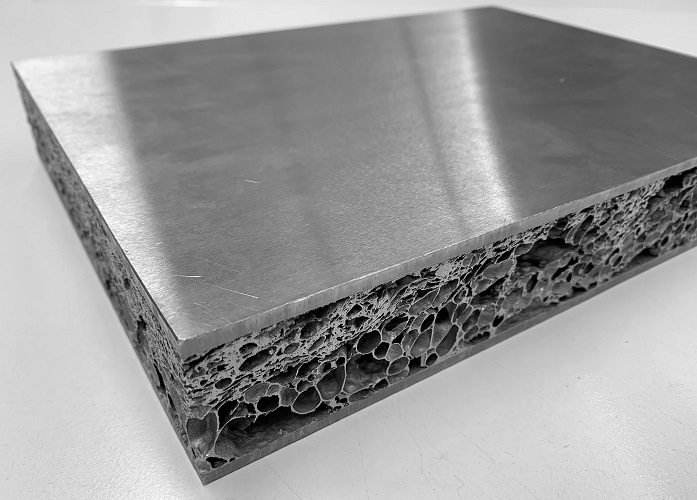 image of the material 'Stahl-Aluminiumschaum-Sandwich'